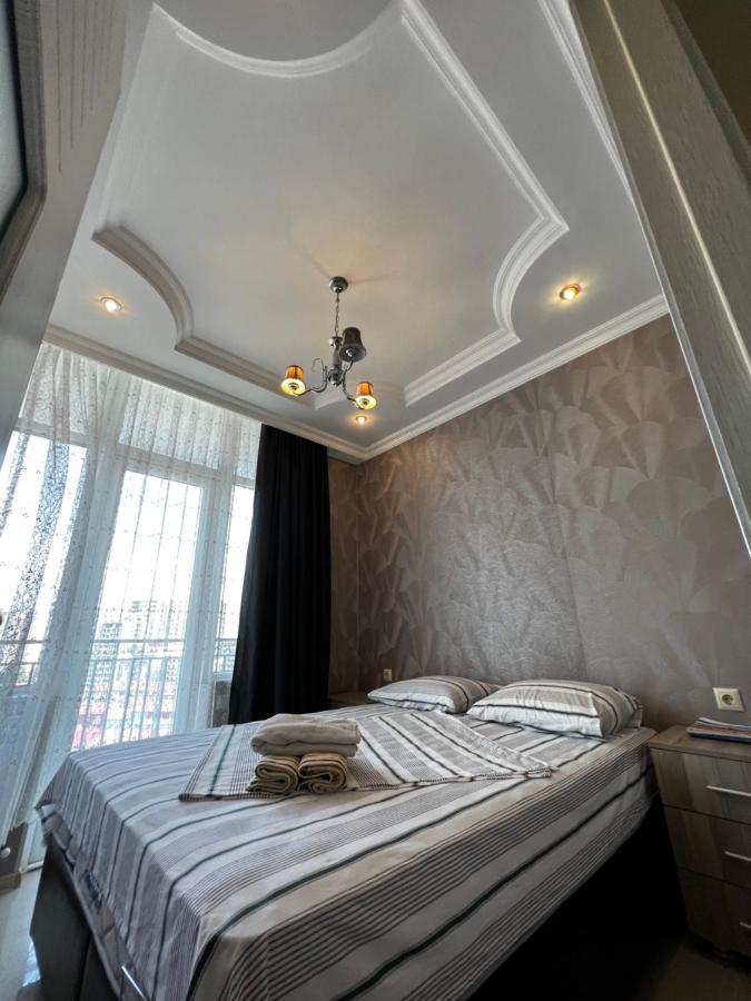 Nukri'S Apartment Batumi Esterno foto